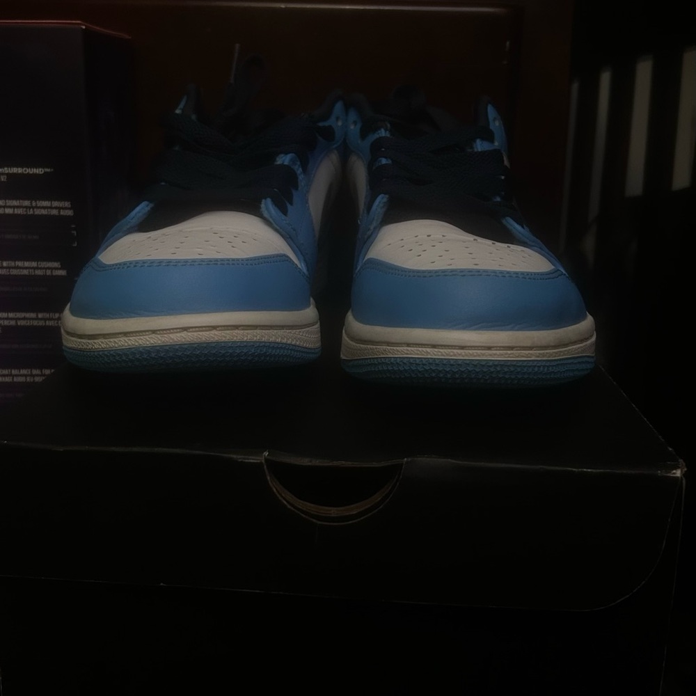Jordan Sneakers in Blue and White